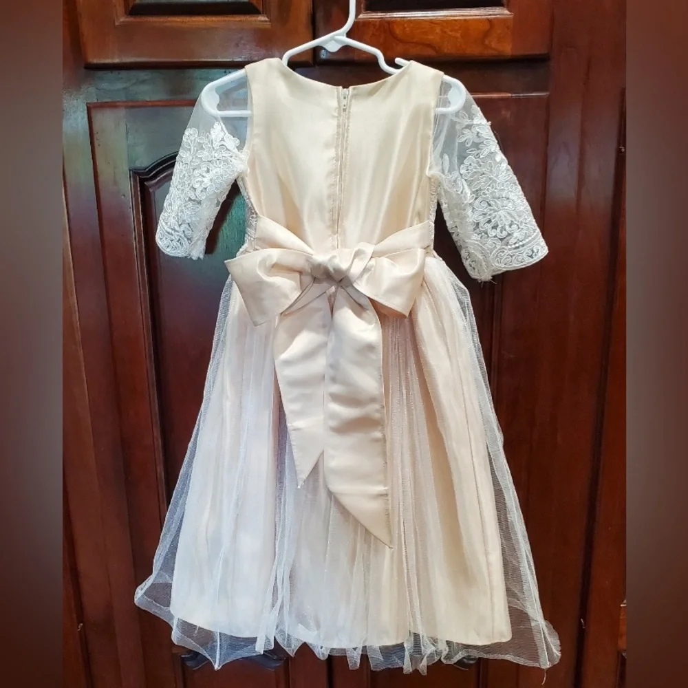 Sweet Kids USA Champagne and ivory lace Flower girl Dress. Sz.3